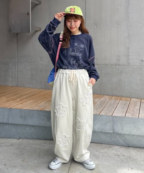 HELLO.SANFRANCISCO（ハローサンフランシスコ）の「【HELLO.SANFRANCISCO】フラワーコード刺繍ボリュームデニム（デニムパンツ・レディース・ベージュ/ブルー・SMALL/MEDIUM）」の7枚目の写真