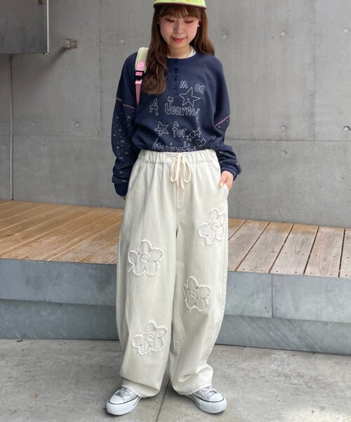 HELLO.SANFRANCISCO（ハローサンフランシスコ）の「【HELLO.SANFRANCISCO】フラワーコード刺繍ボリュームデニム（デニムパンツ・レディース・ベージュ/ブルー・SMALL/MEDIUM）」の8枚目の写真