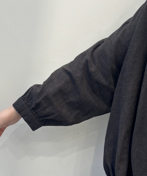 SELF+SERVICE(セルフサービス)の「オーガニック綿糸スタンドドロストブラウス(シャツ/ブラウス・レディース・グリーン系その他/チャコールグレー・XL/L/M)」の7枚目の写真
