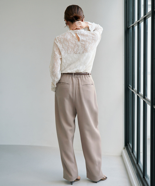 IENA(イエナ)の「アーチタックパンツ(その他パンツ・レディース・ピンク/グレー/ベージュ・36/38/34)」の18枚目の写真