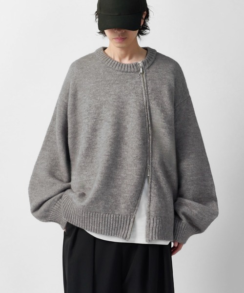 Lui's(ルイス)の「【Neucon】TWIST-ZIP DESIGN OVER KNIT / ツイストジップデザインオーバーニット(ニット/セーター・メンズ・グレー/ネイビー/ブラック・2/1)」の2枚目の写真