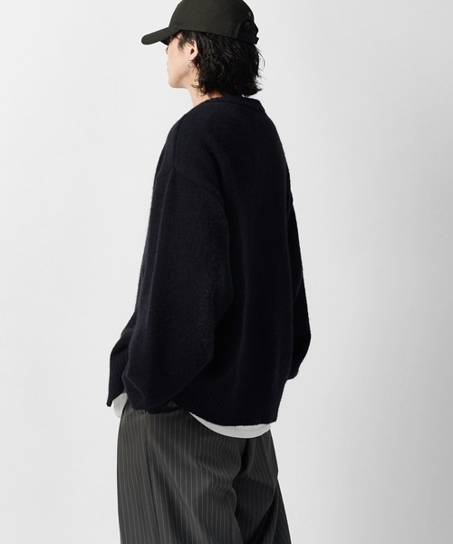 Lui's(ルイス)の「【Neucon】TWIST-ZIP DESIGN OVER KNIT / ツイストジップデザインオーバーニット(ニット/セーター・メンズ・グレー/ネイビー/ブラック・2/1)」の6枚目の写真