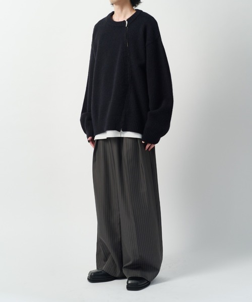 Lui's(ルイス)の「【Neucon】TWIST-ZIP DESIGN OVER KNIT / ツイストジップデザインオーバーニット(ニット/セーター・メンズ・グレー/ネイビー/ブラック・2/1)」の11枚目の写真