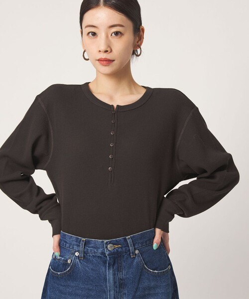 HANES(ヘインズ)の「【別注】<Hanes×CITEN>ワッフルヘンリートップ(Tシャツ/カットソー・レディース・ホワイト/レッド/ダークブラウン・FREE)」の4枚目の写真