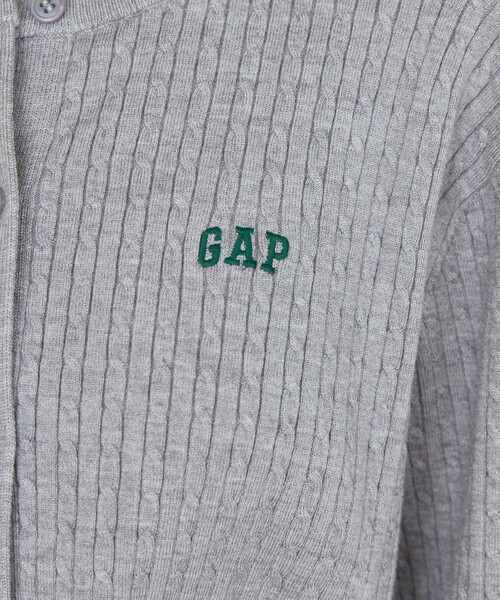 GAP(ギャップ)の「PUBLUX × GAP/ギャップ 別注 クルーネック ケーブル ニット カーディガン 限定展開(カーディガン/ボレロ・レディース・グレー/イエロー/ネイビー/ブラウン/ピンク・フリ-)」の14枚目の写真
