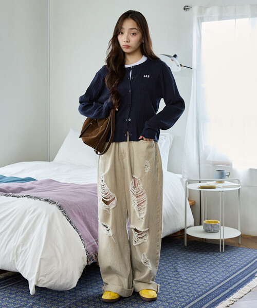 GAP(ギャップ)の「PUBLUX × GAP/ギャップ 別注 クルーネック ケーブル ニット カーディガン 限定展開(カーディガン/ボレロ・レディース・グレー/イエロー/ネイビー/ブラウン/ピンク・フリ-)」の19枚目の写真