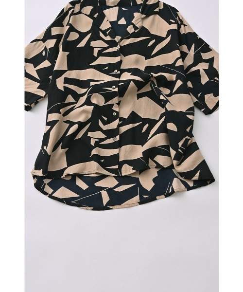 marjour(マージュール)の「ART PATTERN OPEN COLLAR SHIRT(シャツ/ブラウス・レディース・ブラック系/ブルー系・M)」の13枚目の写真
