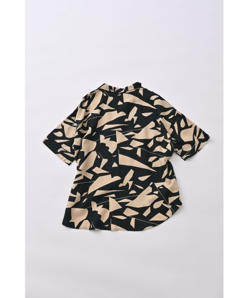 marjour(マージュール)の「ART PATTERN OPEN COLLAR SHIRT(シャツ/ブラウス・レディース・ブラック系/ブルー系・M)」の16枚目の写真