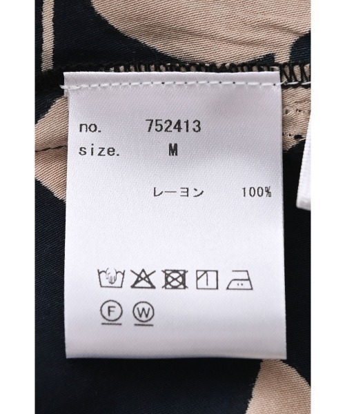 marjour(マージュール)の「ART PATTERN OPEN COLLAR SHIRT(シャツ/ブラウス・レディース・ブラック系/ブルー系・M)」の19枚目の写真