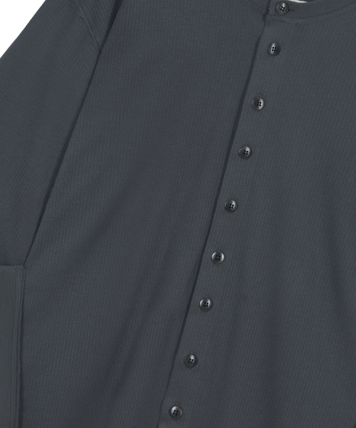 ENDOOR（エンドア）の「CADENCE フィンガーホールカーディガン（ダークグレー）（カーディガン/ボレロ・レディース・ダークグレー・LARGE/MEDIUM）」の9枚目の写真