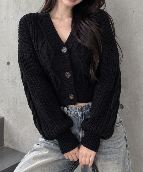 GLAMOROUS JANE(グラマラスジェーン)の「ケーブル編みVネックショートニットカーディガン(カーディガン/ボレロ・レディース・ホワイト/ベージュ/ブラック・FREE)」の9枚目の写真