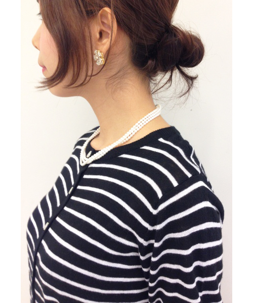 IEDIT（イディット）の「やわらかな輝き　繊細なウッドパールイヤアクセ/ ピアス/ イヤリング　（ピアス（両耳用）・レディース・ホワイト×ゴールド/ゴールド系その他・1/2）」の9枚目の写真