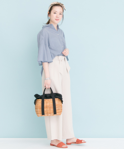 URBAN RESEARCH（アーバンリサーチ）の「UR フレアスリーブシャツ（シャツ/ブラウス・レディース・オフホワイト/ベージュ/ライトブルー・FREE）」の7枚目の写真