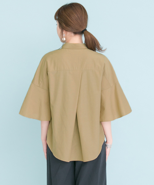 URBAN RESEARCH（アーバンリサーチ）の「UR フレアスリーブシャツ（シャツ/ブラウス・レディース・オフホワイト/ベージュ/ライトブルー・FREE）」の13枚目の写真