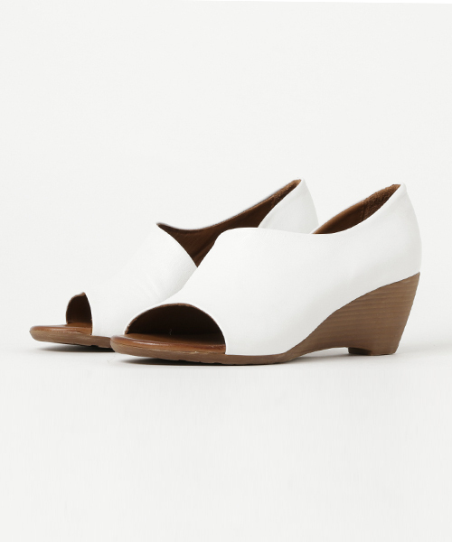 BUENO（ブエノ）の「BUENO （ブエノ） / 本革 オープントゥサイドカットサンダル J2410（サンダル・レディース・グレー/オレンジ/ホワイト/ブラック/ブルー/ブラウン/その他1/その他2/その他3/ライム/オフホワイト/ネイビー・38/37/39/36/35）」の2枚目の写真