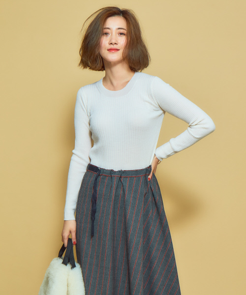 Abahouse Devinette（ドゥヴィネット）の「SUPER120sハイゲージリブニット（ニット/セーター・レディース・ホワイト/ライトグレー/ブラック/ベージュ/ブルー/ブルー系その他/ネイビー・フリー）」の2枚目の写真