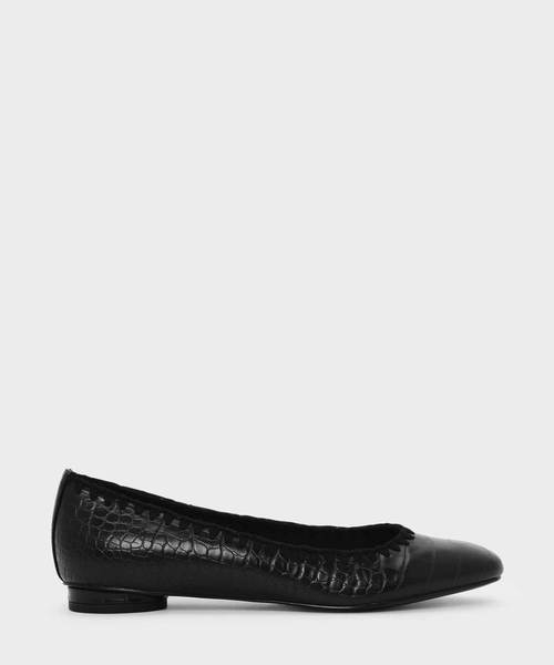 CHARLES & KEITH(チャールズ & キース)の「ホイップステッチトリムバレリーナ / WHIPSTITCH TRIM BALLERINAS(バレエシューズ・レディース・ブラック/レッド/オフホワイト・22.5cm/23cm/23.5cm/24.5cm/25cm)」の1枚目の写真