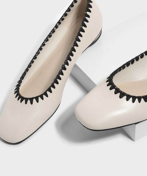 CHARLES & KEITH(チャールズ & キース)の「ホイップステッチトリムバレリーナ / WHIPSTITCH TRIM BALLERINAS(バレエシューズ・レディース・ブラック/レッド/オフホワイト・22.5cm/23cm/23.5cm/24.5cm/25cm)」の7枚目の写真