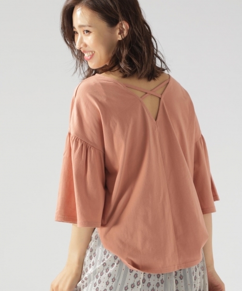 BAYFLOW（ベイフロー）の「GOOD PRICE／バッククロスフレアトップス（Tシャツ/カットソー・レディース・ブラック/オフホワイト/ピンク/ブルー・SMALL/MEDIUM）」の4枚目の写真