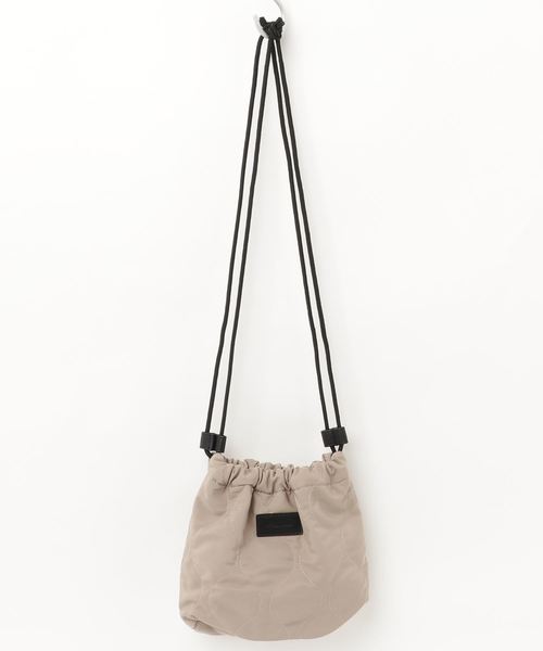 CONVERSE（コンバース）の「【CONVERSE(コンバース)】ヒョウタンキルト巾着バッグ（ショルダーバッグ・レディース・チャコール/ブラック/ベージュ・FREE）」の6枚目の写真