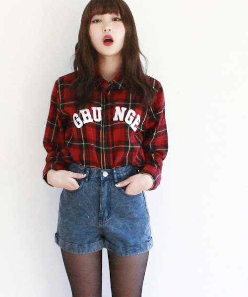 WEGO（ウィゴー）の「WEGO/ハイウエストロールアップショーツ（デニムパンツ・レディース・ホワイト/インディゴブルー/ダークインディゴブルー/その他1・MEDIUM/LARGE）」の3枚目の写真