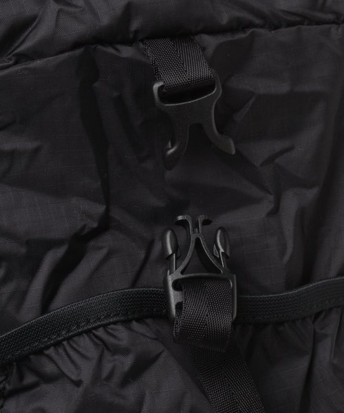 THE NORTH FACE（ザノースフェイス）の「【THE NORTH FACE(ザノースフェイス)】FLYWEIGHT（バックパック/リュック・レディース・ブラック・FREE）」の7枚目の写真