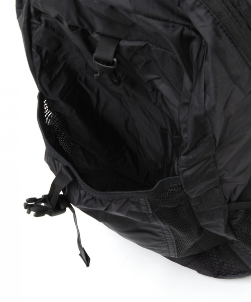 THE NORTH FACE（ザノースフェイス）の「【THE NORTH FACE(ザノースフェイス)】FLYWEIGHT（バックパック/リュック・レディース・ブラック・FREE）」の8枚目の写真