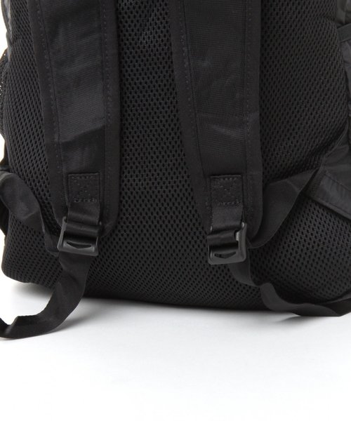 THE NORTH FACE（ザノースフェイス）の「【THE NORTH FACE(ザノースフェイス)】FLYWEIGHT（バックパック/リュック・レディース・ブラック・FREE）」の14枚目の写真