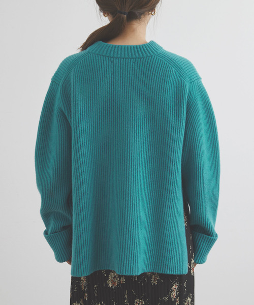 ADAM ET ROPE'(アダムエロペ)の「山形両畦モックネックプルオーバー(ニット/セーター・レディース・ベージュ/ブルー・FREE)」の17枚目の写真