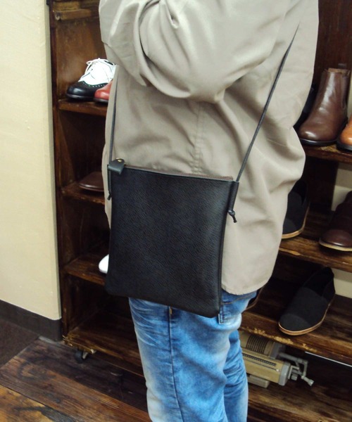 BICASH（ビカーシ）の「レザーサコッシュ/#HG-016（ショルダーバッグ・メンズ・カーキ/ボルドー/ウッド/ブラック/ブラウン/ダークブラウン/キャメル・FREE）」の16枚目の写真