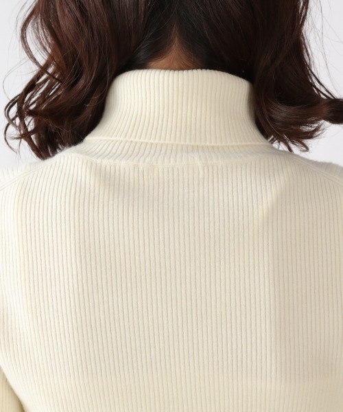 LOWRYS FARM(ローリーズファーム)の「12GリブタートルLS 919023(ニット/セーター・レディース・ベージュ/パープル/オフホワイト/ブラック・FREE)」の5枚目の写真