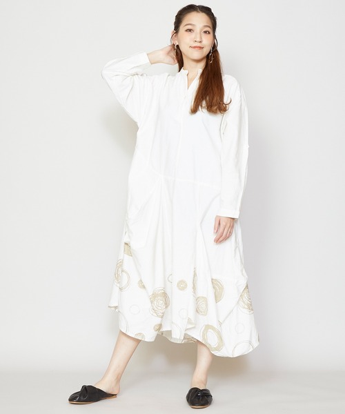 チャイハネ（チャイハネ）の「【チャイハネ】手描き風ドット柄変形ロングワンピース（ワンピース・レディース・ホワイト/ブラック/グレー・FREE）」の8枚目の写真