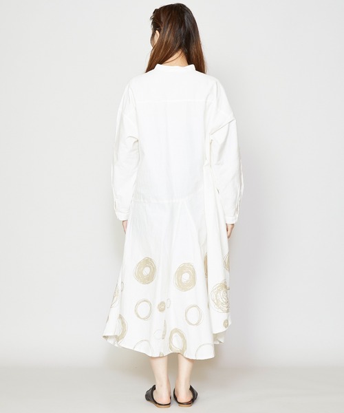 チャイハネ（チャイハネ）の「【チャイハネ】手描き風ドット柄変形ロングワンピース（ワンピース・レディース・ホワイト/ブラック/グレー・FREE）」の10枚目の写真