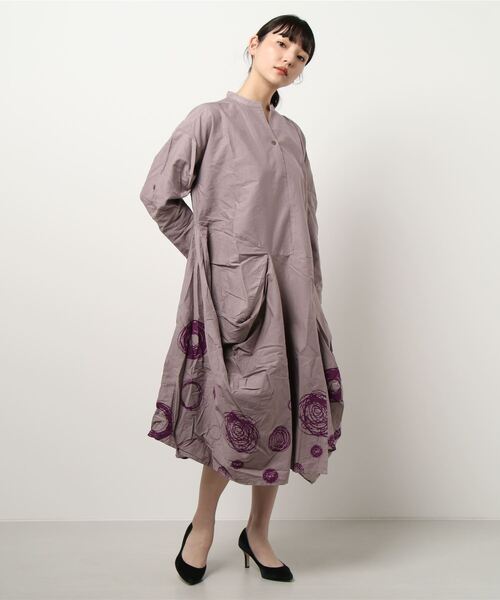 チャイハネ（チャイハネ）の「【チャイハネ】手描き風ドット柄変形ロングワンピース（ワンピース・レディース・ホワイト/ブラック/グレー・FREE）」の18枚目の写真