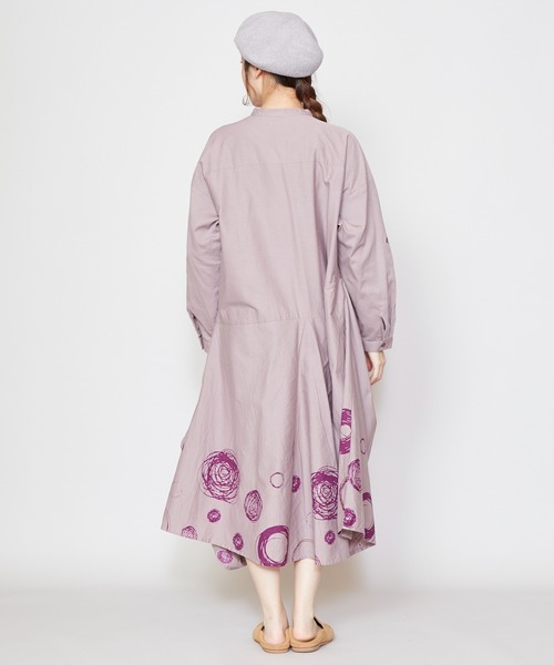 チャイハネ（チャイハネ）の「【チャイハネ】手描き風ドット柄変形ロングワンピース（ワンピース・レディース・ホワイト/ブラック/グレー・FREE）」の21枚目の写真