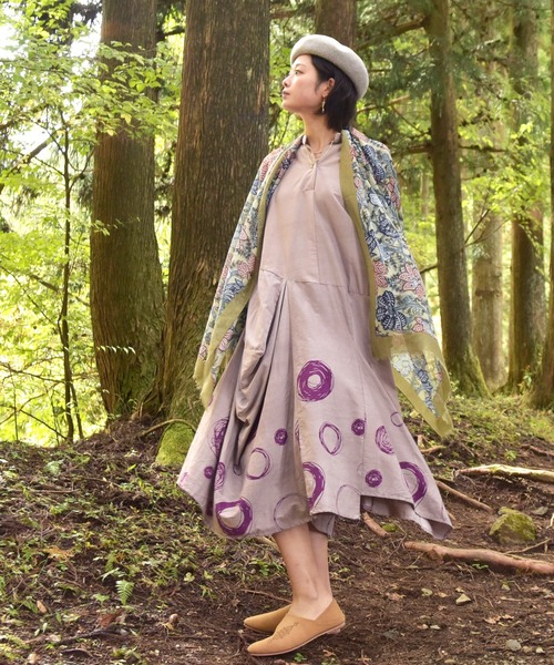 チャイハネ（チャイハネ）の「【チャイハネ】手描き風ドット柄変形ロングワンピース（ワンピース・レディース・ホワイト/ブラック/グレー・FREE）」の4枚目の写真