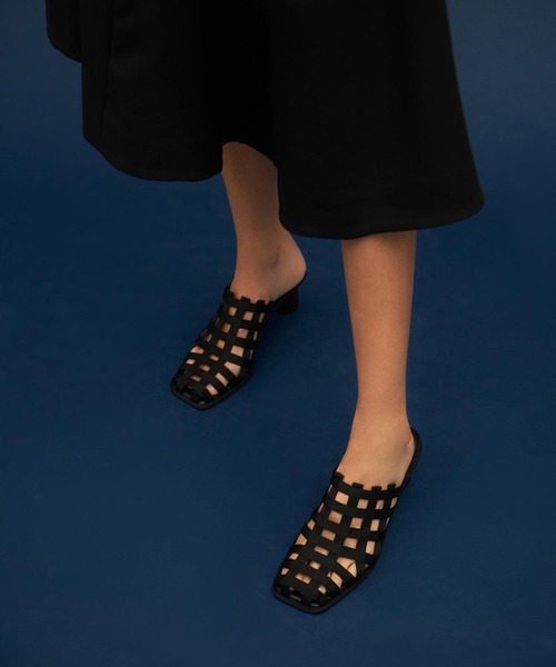 CHARLES & KEITH（チャールズ & キース）の「グログラン ウーブンミュール / Grossgrain Woven Mules（サンダル・レディース・ブルー/ブラック/パープル・23cm/25.5cm/25cm/23.5cm/24.5cm/22.5cm/22cm）」の4枚目の写真