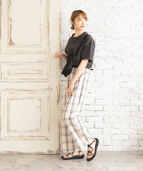 welleg（ウェレッグ）の「軽量レースアップフラットスポーツサンダル（サンダル・レディース・ピンクベージュ/ブラック/ベージュ×ブラック/ブラウン・33/35/37/38/41/34/36/39/40/42）」の17枚目の写真