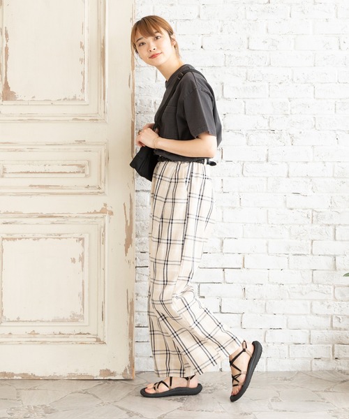 welleg（ウェレッグ）の「軽量レースアップフラットスポーツサンダル（サンダル・レディース・ピンクベージュ/ブラック/ベージュ×ブラック/ブラウン・33/35/37/38/41/34/36/39/40/42）」の6枚目の写真