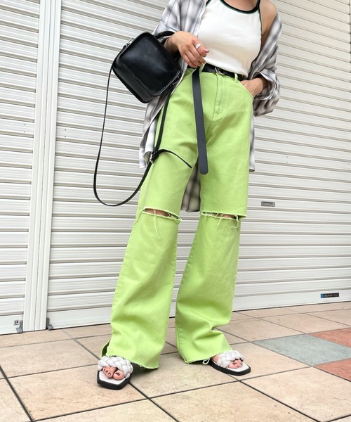 WHO'S WHO gallery（フーズフーギャラリー）の「カッティングデニム（デニムパンツ・レディース・ブラック/サックスブルー/ブルー/黄緑系/ダークブラック/キナリ/コバルトブルー・FREE）」の4枚目の写真