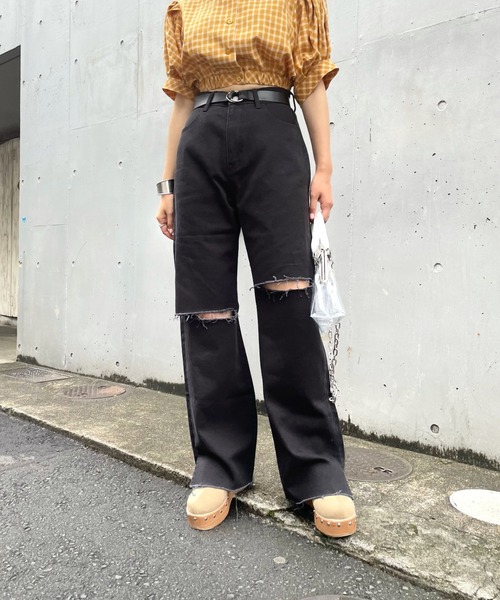 WHO'S WHO gallery（フーズフーギャラリー）の「カッティングデニム（デニムパンツ・レディース・ブラック/サックスブルー/ブルー/黄緑系/ダークブラック/キナリ/コバルトブルー・FREE）」の3枚目の写真