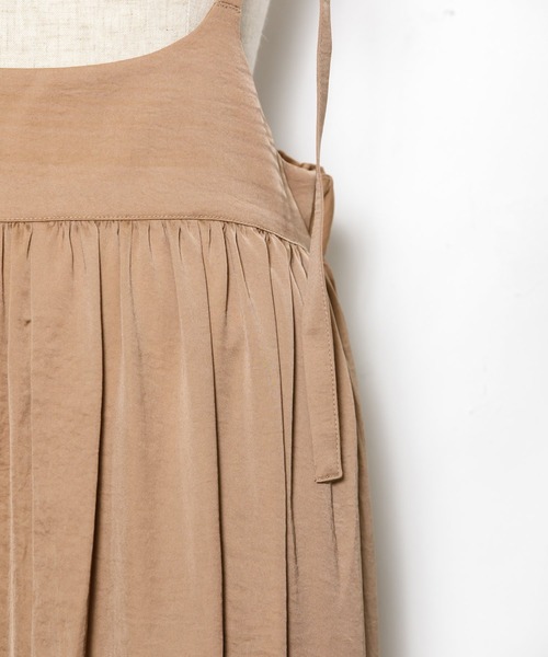 AS KNOW AS PINKY(アズノゥアズピンキー)の「サテンでギャザージャンスカ(ジャンパースカート・レディース・カーキ/ブラック/ブラウン・FREE)」の13枚目の写真