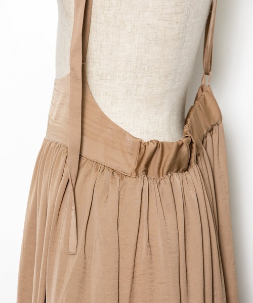 AS KNOW AS PINKY(アズノゥアズピンキー)の「サテンでギャザージャンスカ(ジャンパースカート・レディース・カーキ/ブラック/ブラウン・FREE)」の17枚目の写真