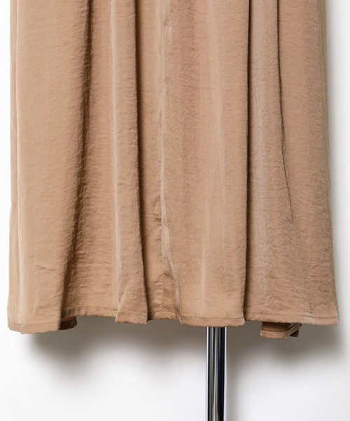 AS KNOW AS PINKY(アズノゥアズピンキー)の「サテンでギャザージャンスカ(ジャンパースカート・レディース・カーキ/ブラック/ブラウン・FREE)」の9枚目の写真