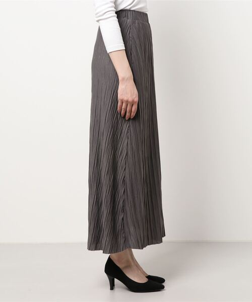 MEW'S REFINED CLOTHES（ミューズリファインドクローズ）の「軽量カットプリーツロングスカート（スカート・レディース・モカ/ベージュ・MEDIUM）」の4枚目の写真