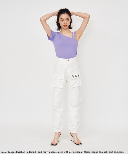 BACK TO THE FIELD（バック トゥー ザ フィールド）の「【MLB】ワンショルダー2Wayロゴストラップトップス（Tシャツ/カットソー・レディース・ブラック/パープル/イエロー・FREE）」の21枚目の写真