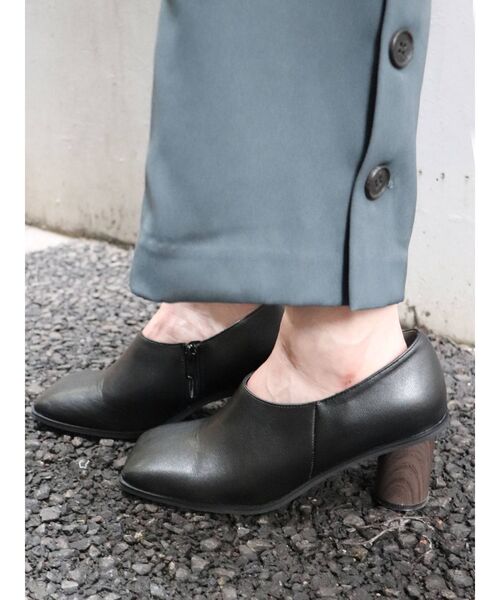 MURUA（ムルーア）の「タップブーティー（パンプス・レディース・アイボリー/ブラック/ブラウン・35/36/37）」の4枚目の写真