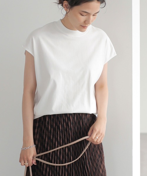 AMERICAN HOLIC（アメリカンホリック）の「フレンチスリーブモックネックカットプルオーバー（Tシャツ/カットソー・レディース・オフホワイト/その他7/ブラック/キャメル/カーキ・M/L/S）」の2枚目の写真