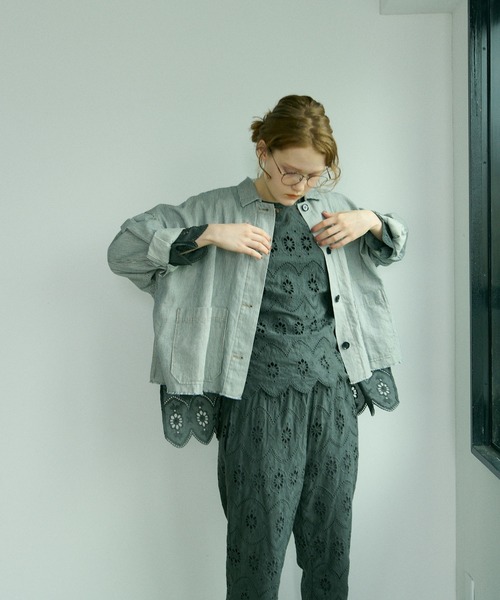 PUAL CE CIN（ピュアルセシン）の「両耳スカラップレースブラウス（シャツ/ブラウス・レディース・ブラック/ブルーグレー/グレイッシュベージュ・FREE）」の11枚目の写真