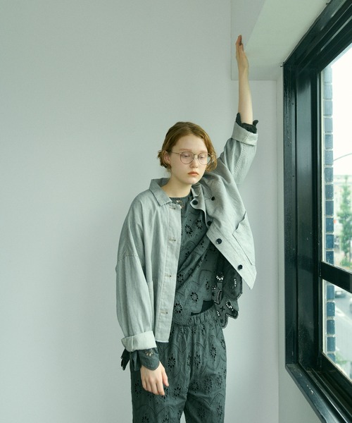 PUAL CE CIN（ピュアルセシン）の「両耳スカラップレースブラウス（シャツ/ブラウス・レディース・ブラック/ブルーグレー/グレイッシュベージュ・FREE）」の15枚目の写真